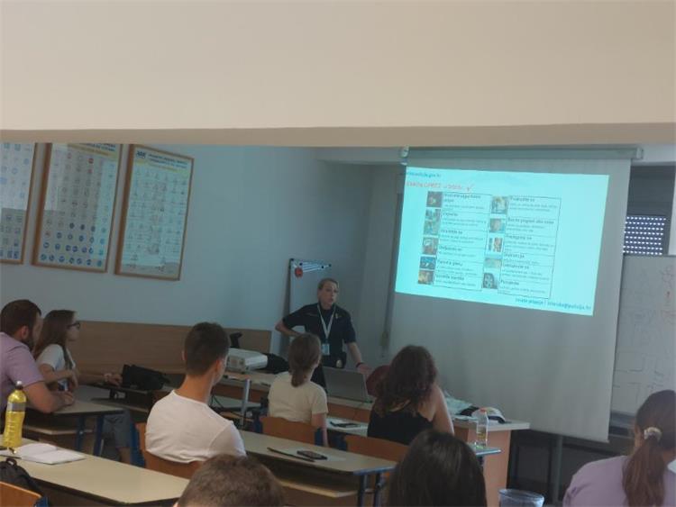 Slika /2024/predavanje u auto školi.jpg